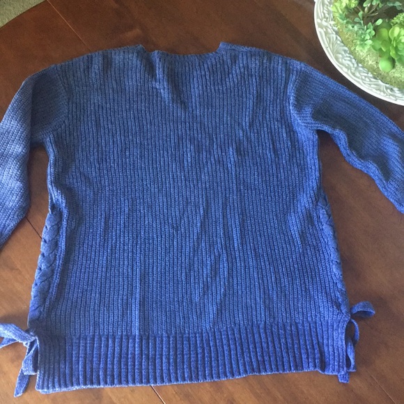 Beachy blue sweater with side bows - Picture 5 of 5